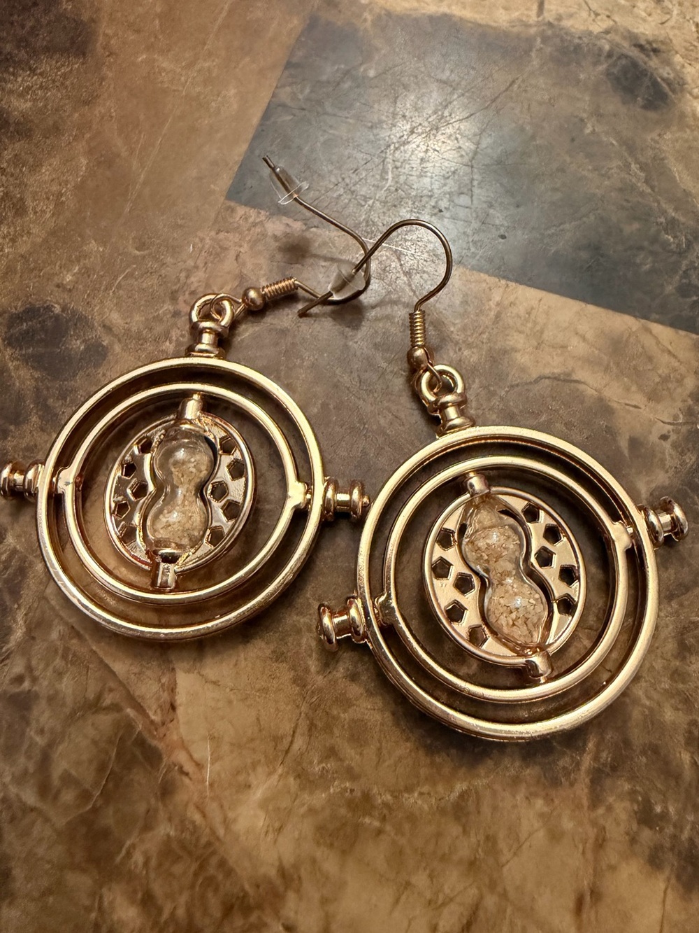 NWOT Harry Potter Time Turner Swiveling Hourglass Rotating Time Earrings